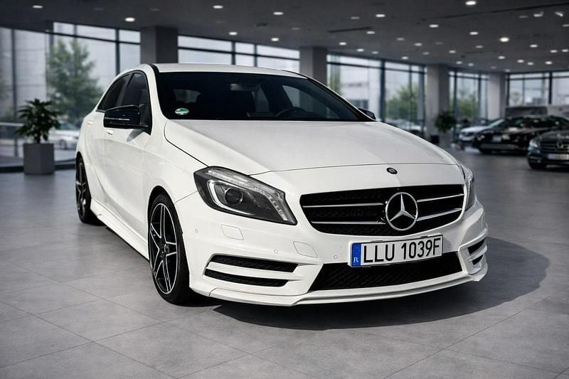 Używany Mercedes A200 156 KM (114 kW) 2013 Biały Hatchback