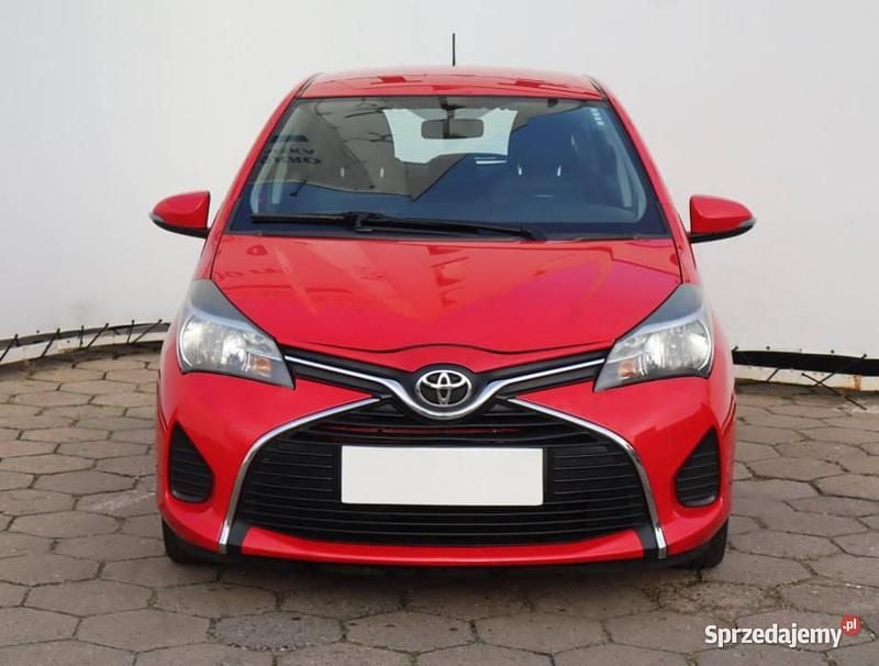 Używany Toyota Yaris 69 KM (50 kW) 2016 Czerwony Hatchback