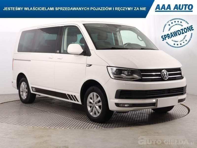 Biały Używany 2015 VW Multivan | 99 999 zł (Uczciwa cena) - Obraz 1/4