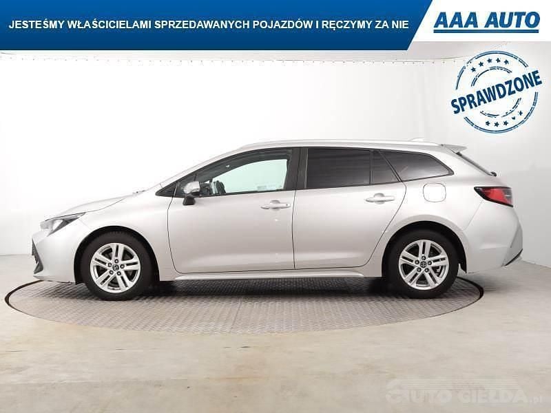 Używany Toyota Corolla 116 KM (85 kW) 2019 Srebrny