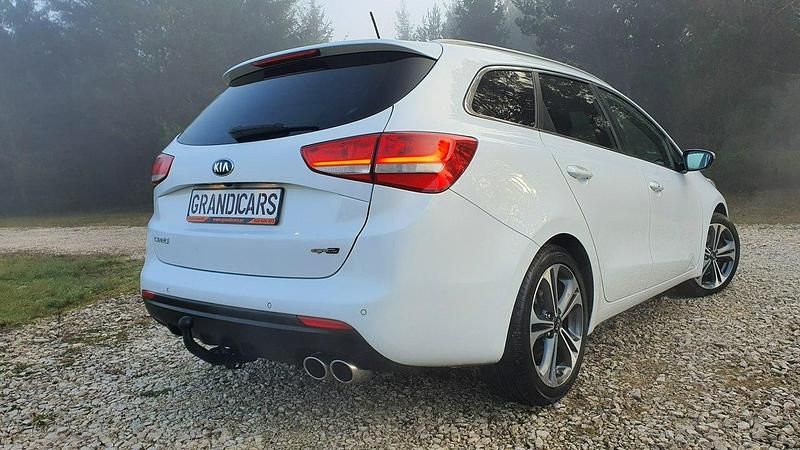 Używany Kia Ceed 136 KM (100 kW) 2016 Biały (metalik) Hatchback