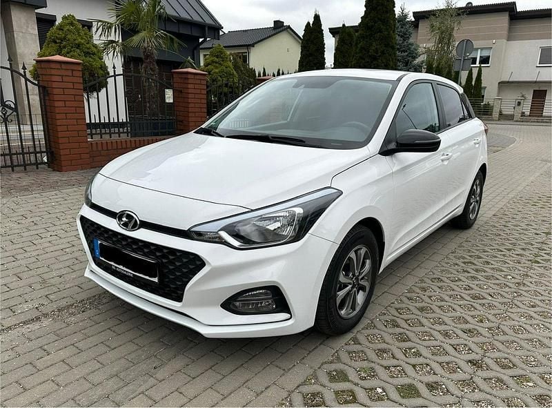 Biały (metalik) Używany 2020 Hyundai i20 Hatchback | 48 600 zł - Obraz 1/4