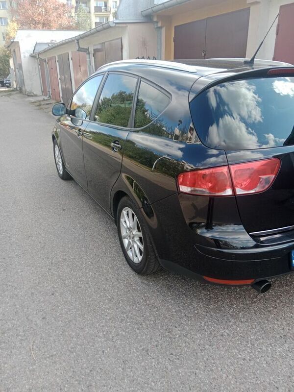 Czarny Używany 2013 Seat Altea XL Minivan | 20 900 zł (Uczciwa cena) - Obraz 1/4