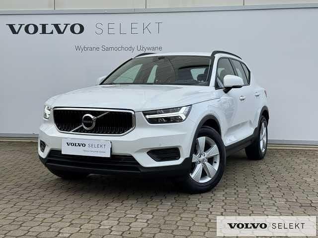 Biały Używany 2021 Volvo XC40 Momentum SUV | 93 900 zł (Uczciwa cena) - Obraz 1/3