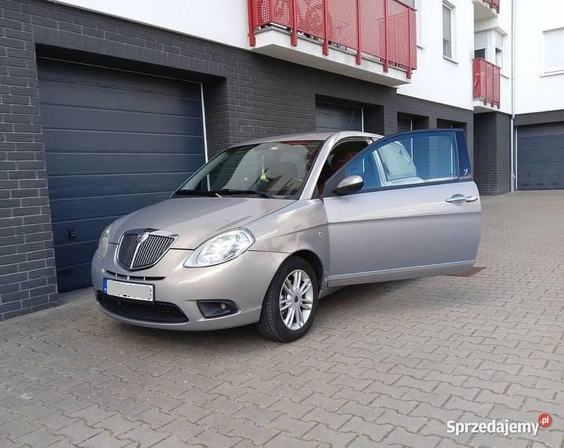 Beżowy Używany 2007 Lancia Ypsilon Hatchback | 9000 zł - Obraz 1/4