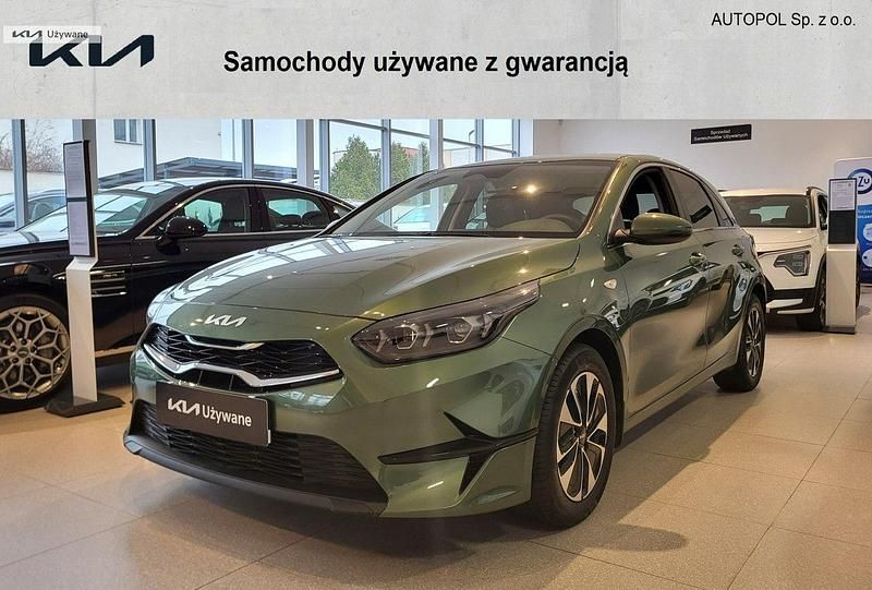 Zielony Używany 2024 Kia Ceed Turbo Hatchback | 99 900 zł (Uczciwa cena) - Obraz 1/4