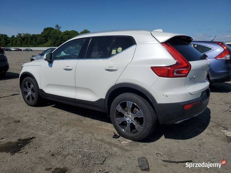 Biały Używany 2020 Volvo XC40 Inscription SUV | 74 700 zł - Obraz 1/4