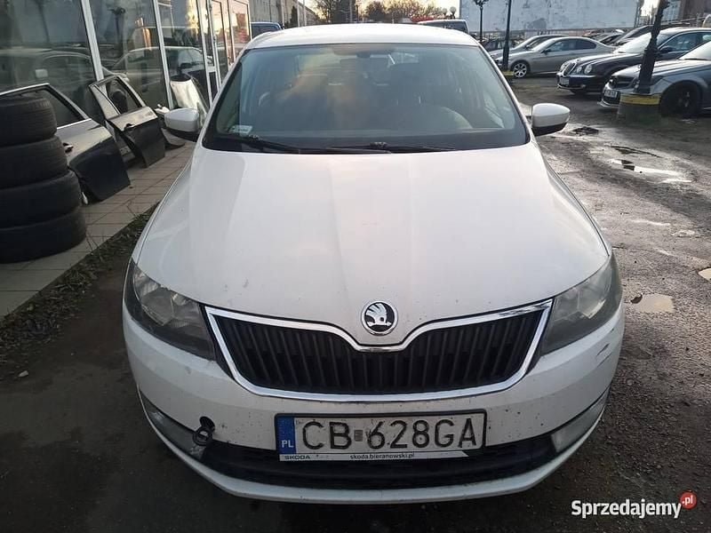 Biały Używany 2016 Skoda Rapid Hatchback | 10 000 zł (Dobra cena) - Obraz 1/4