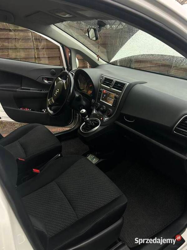 Używany Toyota Verso-S 2011 Minivan