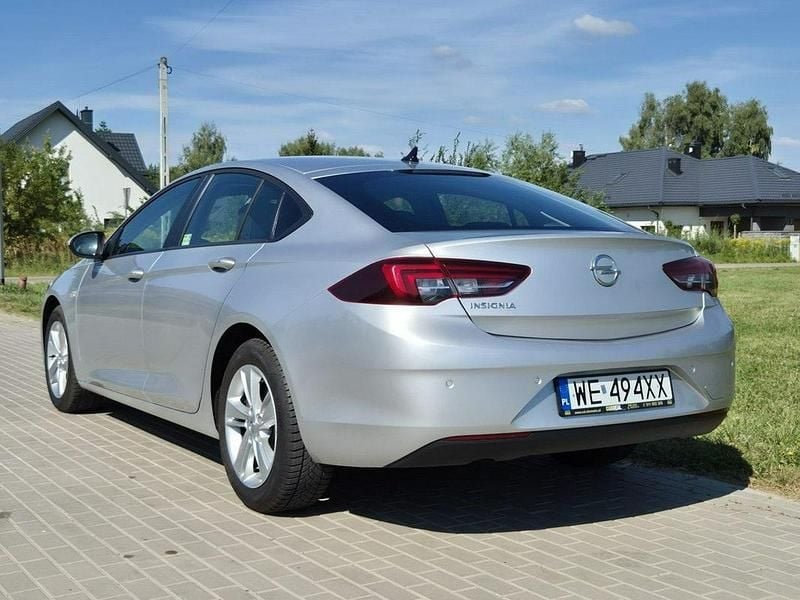 Używany Opel Insignia 136 KM (100 kW) 2019 Srebrny (metalik) Sedan/Limuzyna