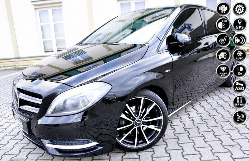 Czarny Używany 2013 Mercedes B180 Minivan | 53 700 zł (Uczciwa cena) - Obraz 1/4