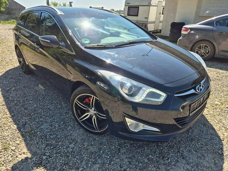 Czarny (metalik) Używany 2011 Hyundai i40 Kombi | 25 900 zł - Obraz 1/4
