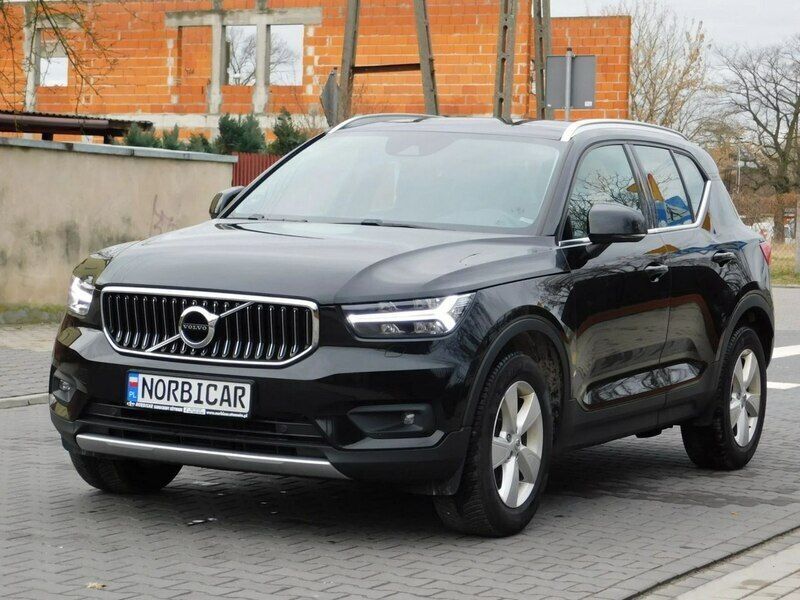 Czarny Używany 2019 Volvo XC40 SUV | 89 980 zł (Uczciwa cena) - Obraz 1/4