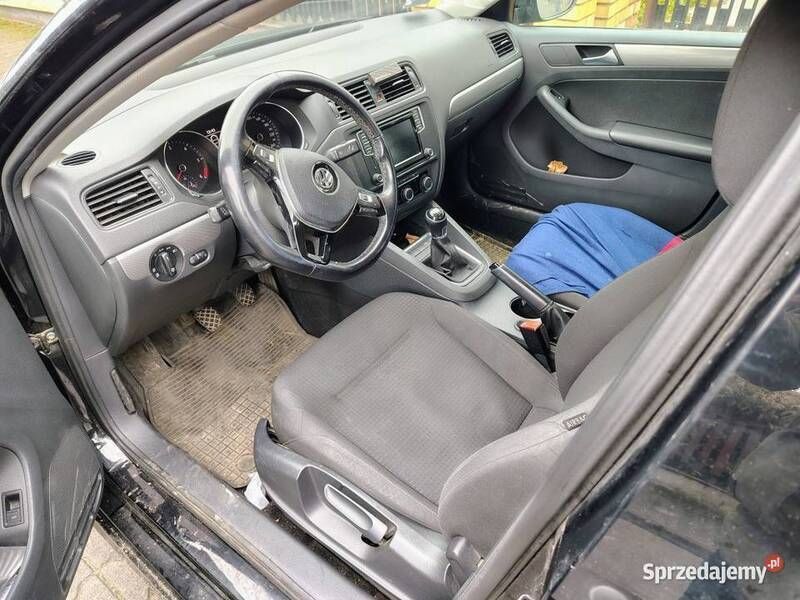 Czarny Używany 2017 VW Jetta | 15 000 zł - Obraz 1/4