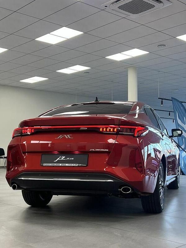 Nowe JAC J7 2025 Czerwony Sedan/Limuzyna