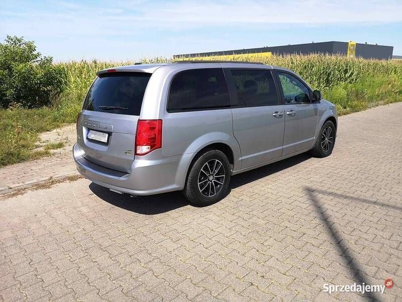 Używany Dodge Grand Caravan 283 KM (208 kW) 2018 Srebrny Minivan