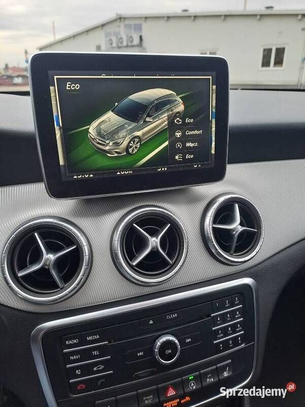 Używany Mercedes CLA180 2015 Srebrny Sedan/Limuzyna