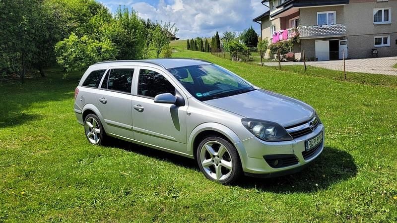Srebrny Używany 2006 Opel Astra Kombi | 6500 zł (Drogi) - Obraz 1/4