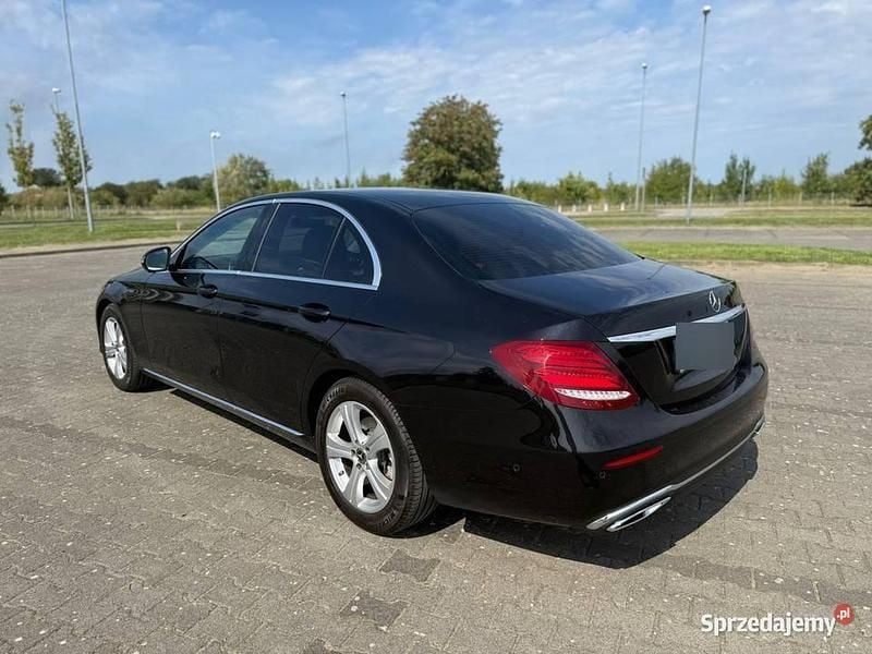 Używany Mercedes E200 Avantgarde 150 KM (110 kW) 2018 Czarny Sedan/Limuzyna