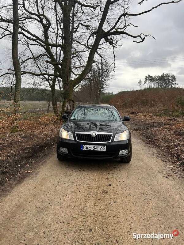 Używany Skoda Octavia 105 KM (77 kW) 2010 Czarny Sedan/Limuzyna