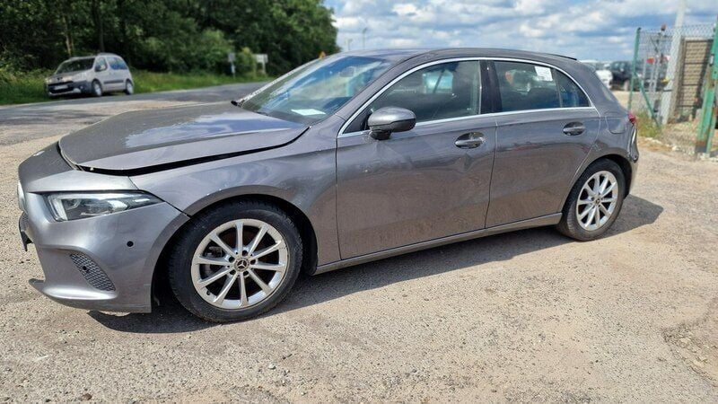 Szary Używany 2018 Mercedes A180 Hatchback | 44 999 zł - Obraz 1/4