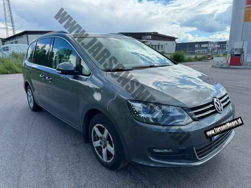 Używany VW Touran 150 KM (110 kW) 2011 Srebrny Minivan
