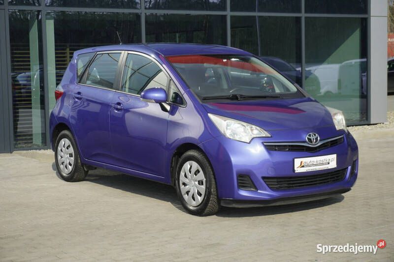 Używany Toyota Verso-S 99 KM (72 kW) 2011 Niebieski Minivan