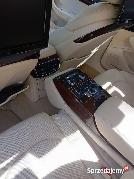 Używany Audi A8 2010 Czarny Sedan/Limuzyna