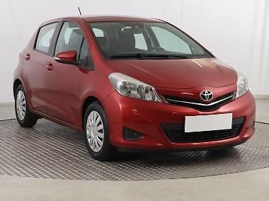 Używany Toyota Yaris 69 KM (50 kW) 2011 Czerwony Hatchback