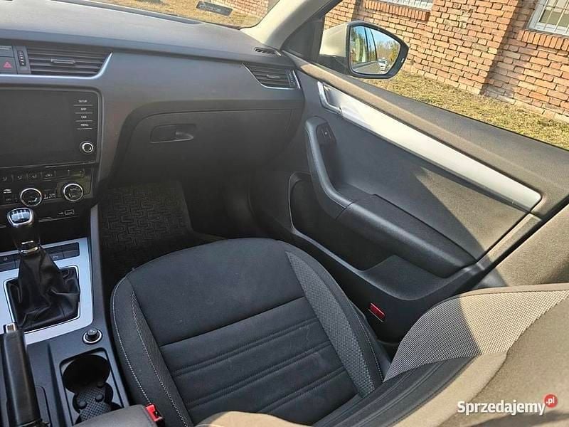 Używany Skoda Octavia 2019 Srebrny Kombi