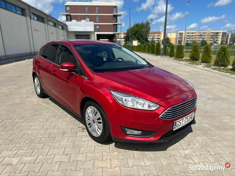 Bordowy Używany 2017 Ford Focus Hatchback | 36 900 zł (Dobra cena) - Obraz 1/4