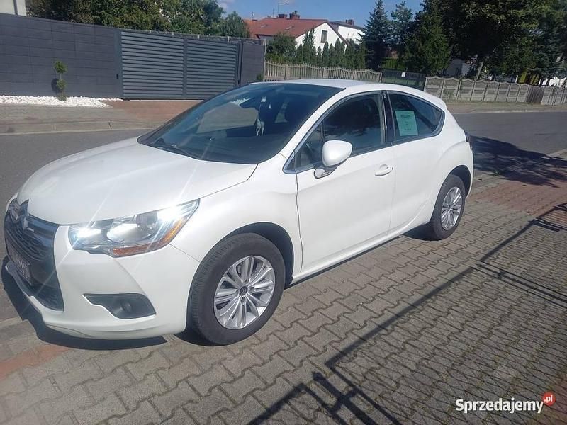 Używany Citroën DS4 112 KM (82 kW) 2012 Biały Hatchback