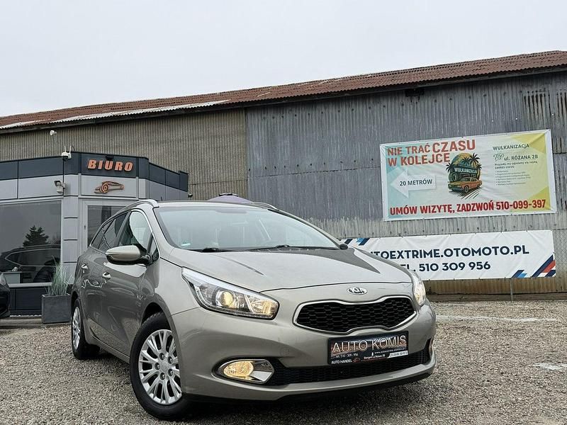 Używany Kia Ceed 135 KM (99 kW) 2013 Żółtozłoty Hatchback