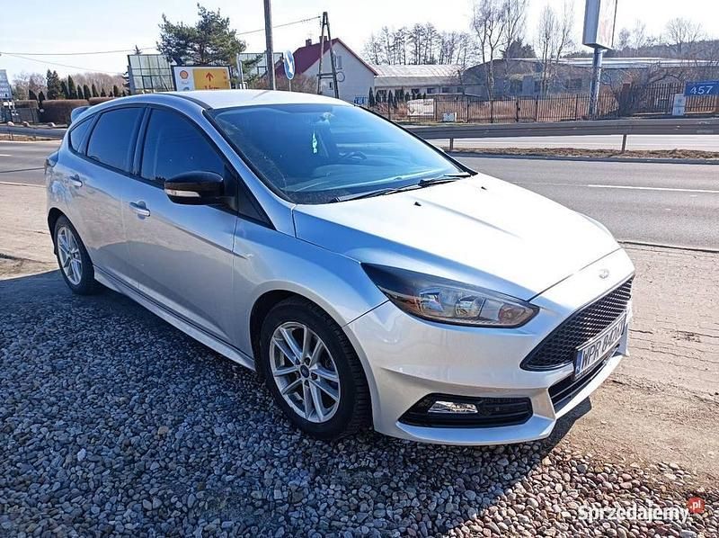 Używany Ford Focus 2018 Srebrny Hatchback