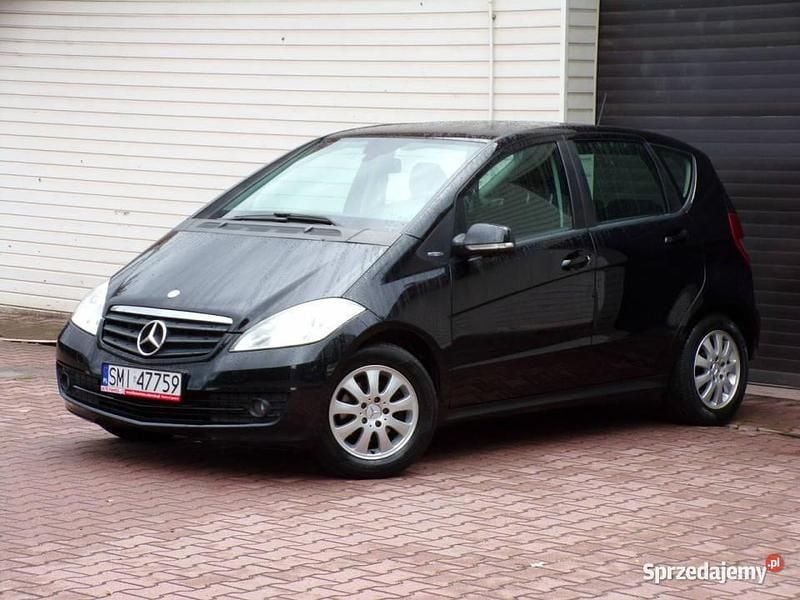 Używany Mercedes A180 115 KM (84 kW) 2010 Czarny (metalik) Hatchback