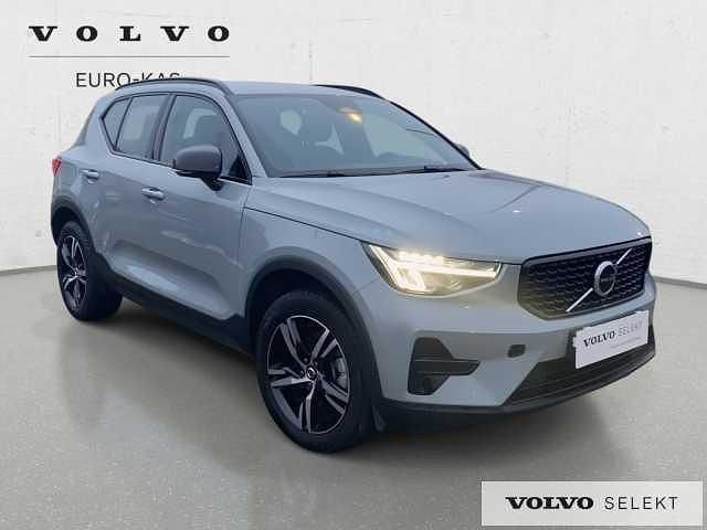 Używany Volvo XC40 163 KM (119 kW) 2025 Szary SUV