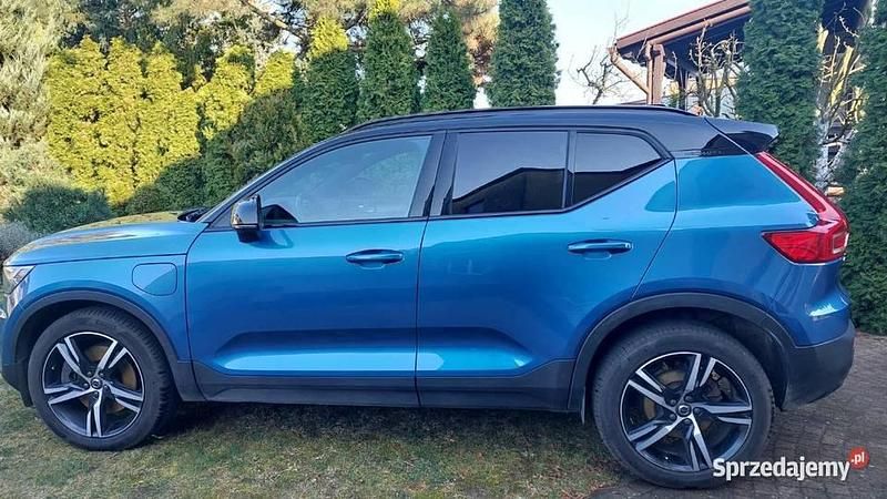 Niebieski Używany 2020 Volvo XC40 SUV | 149 900 zł (Uczciwa cena) - Obraz 1/4