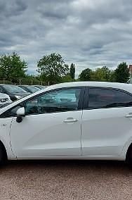 Używany Kia Rio 86 KM (63 kW) 2014 Biały Hatchback