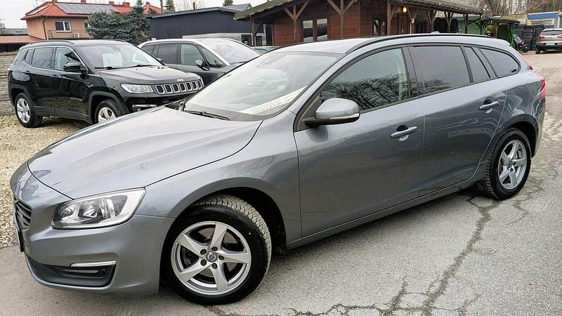 Używany Volvo V60 120 KM (88 kW) 2015 Szary Kombi