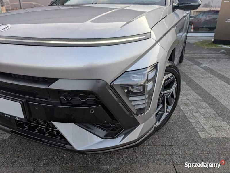 Srebrny Nowe 2025 Hyundai Kona SUV | 134 900 zł (Dość drogi) - Obraz 1/4