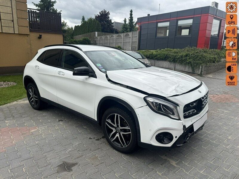 Biały Używany 2019 Mercedes GLA200 SUV | 37 900 zł - Obraz 1/4