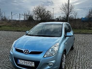 Używany Hyundai i20 100 KM (73 kW) 2010 Niebieski Hatchback