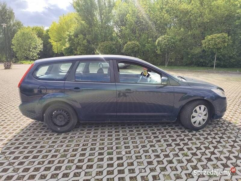 Używany Ford Focus 2010 Granatowy Kombi