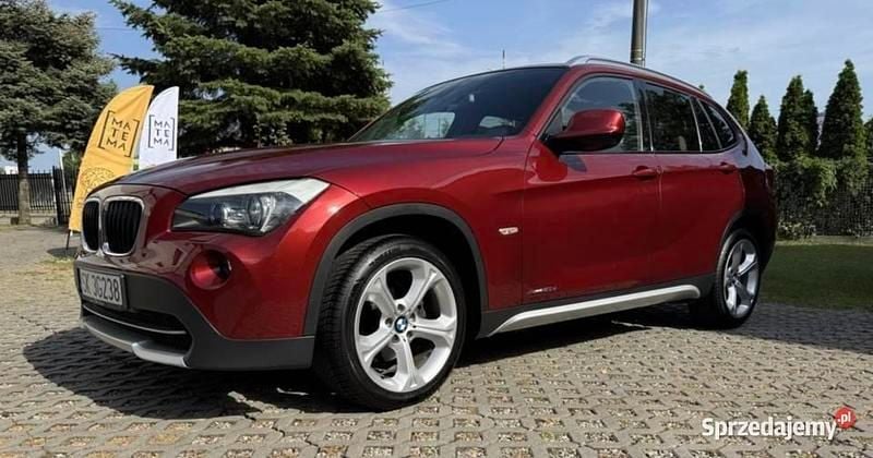 Bordowy Używany 2010 BMW X1 SUV | 63 000 zł (Drogi) - Obraz 1/4