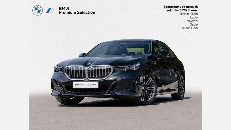 Czarny carbon m metalizowany Używany 2024 BMW 520 Comfort Edition Sedan/Limuzyna | 237 900 zł (Super Cena) - Obraz 1/3