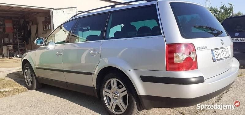 Srebrny Używany 2005 VW Passat Kombi | 9900 zł (Uczciwa cena) - Obraz 1/4