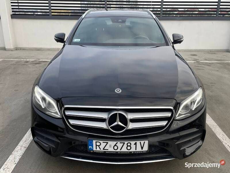 Czarny Używany 2018 Mercedes A220 Kombi | 109 900 zł - Obraz 1/4