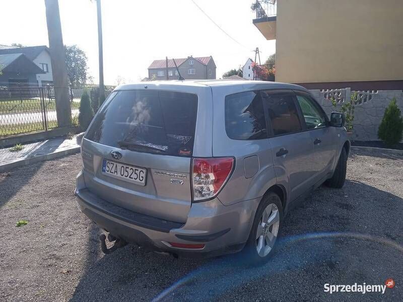 Srebrny Używany 2010 Subaru Forester SUV | 17 500 zł (Drogi) - Obraz 1/4