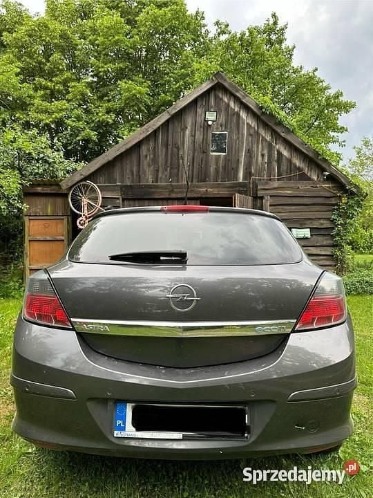 Szary Używany 2010 Opel Astra GTC Hatchback | 9400 zł (Dobra cena) - Obraz 1/4