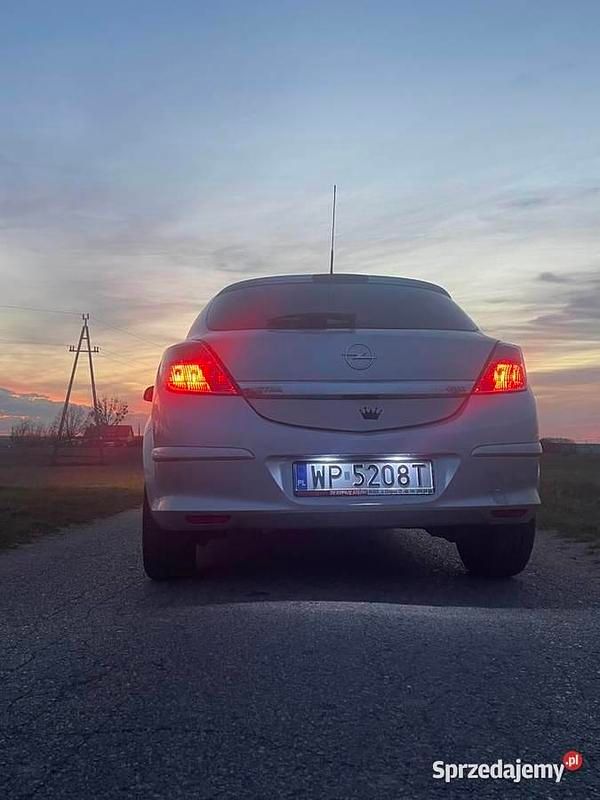 Używany Opel Astra GTC 2005 Srebrny Coupe